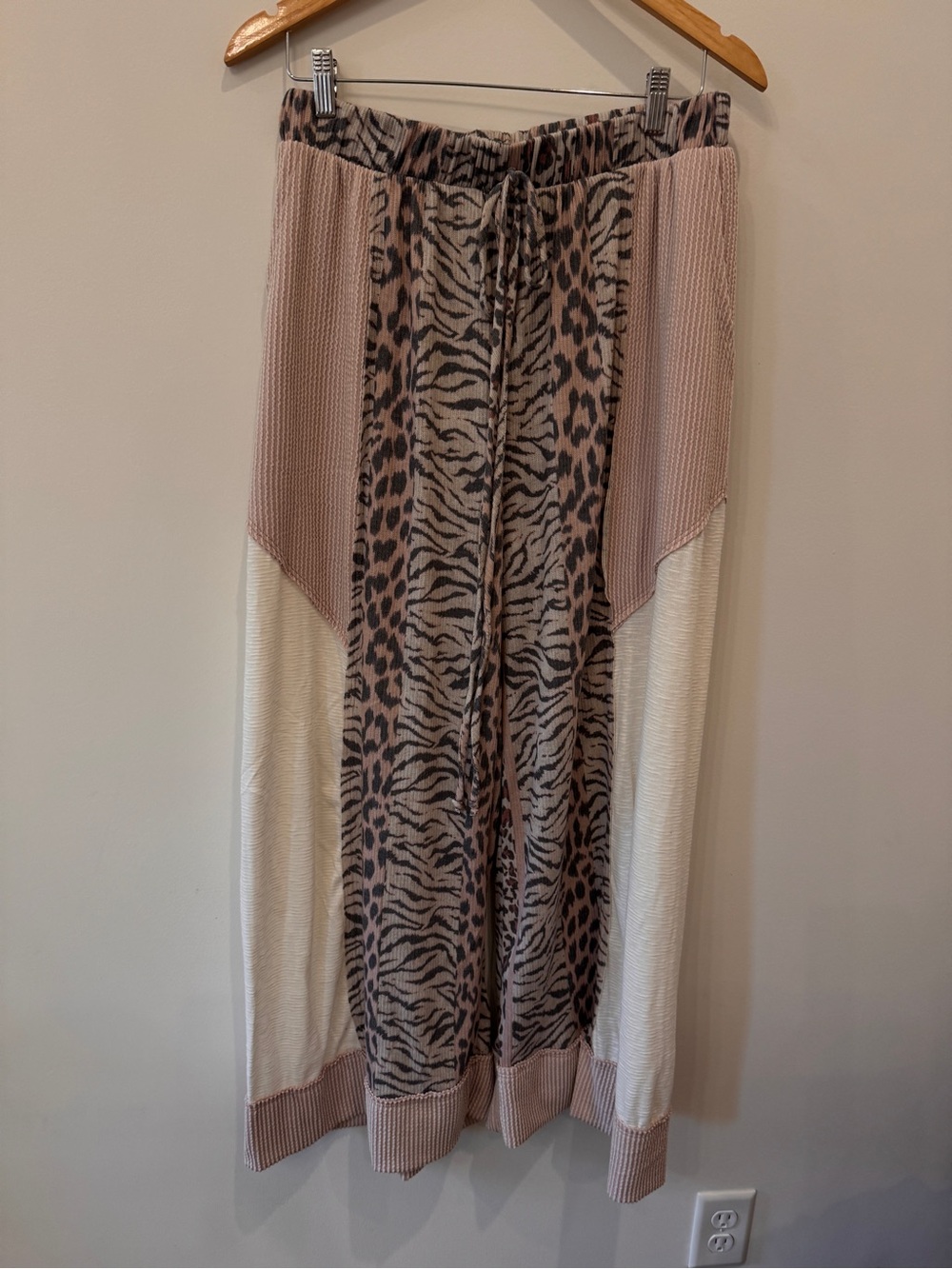 BUCKETLIST Animal Print Knit Lounge Pants - Blush Pink & Cream